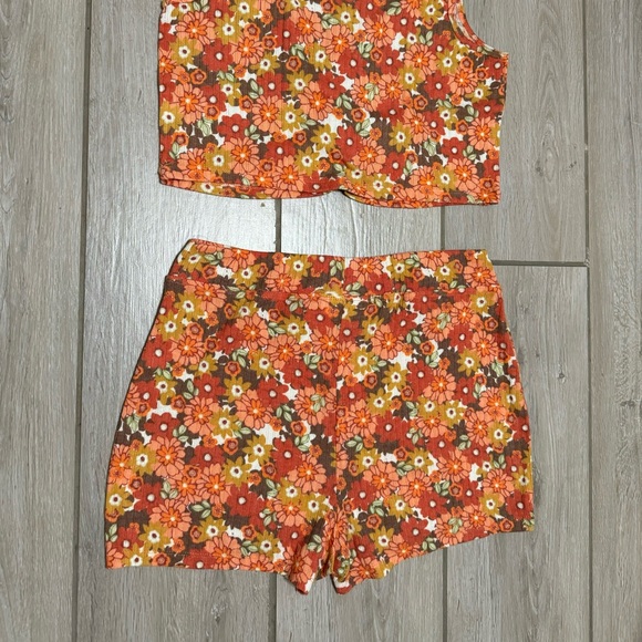 L/XL, 2pc PJs Tiny Tank & Shorts, perfect fall floral patter, excellent cond. - Picture 7 of 8